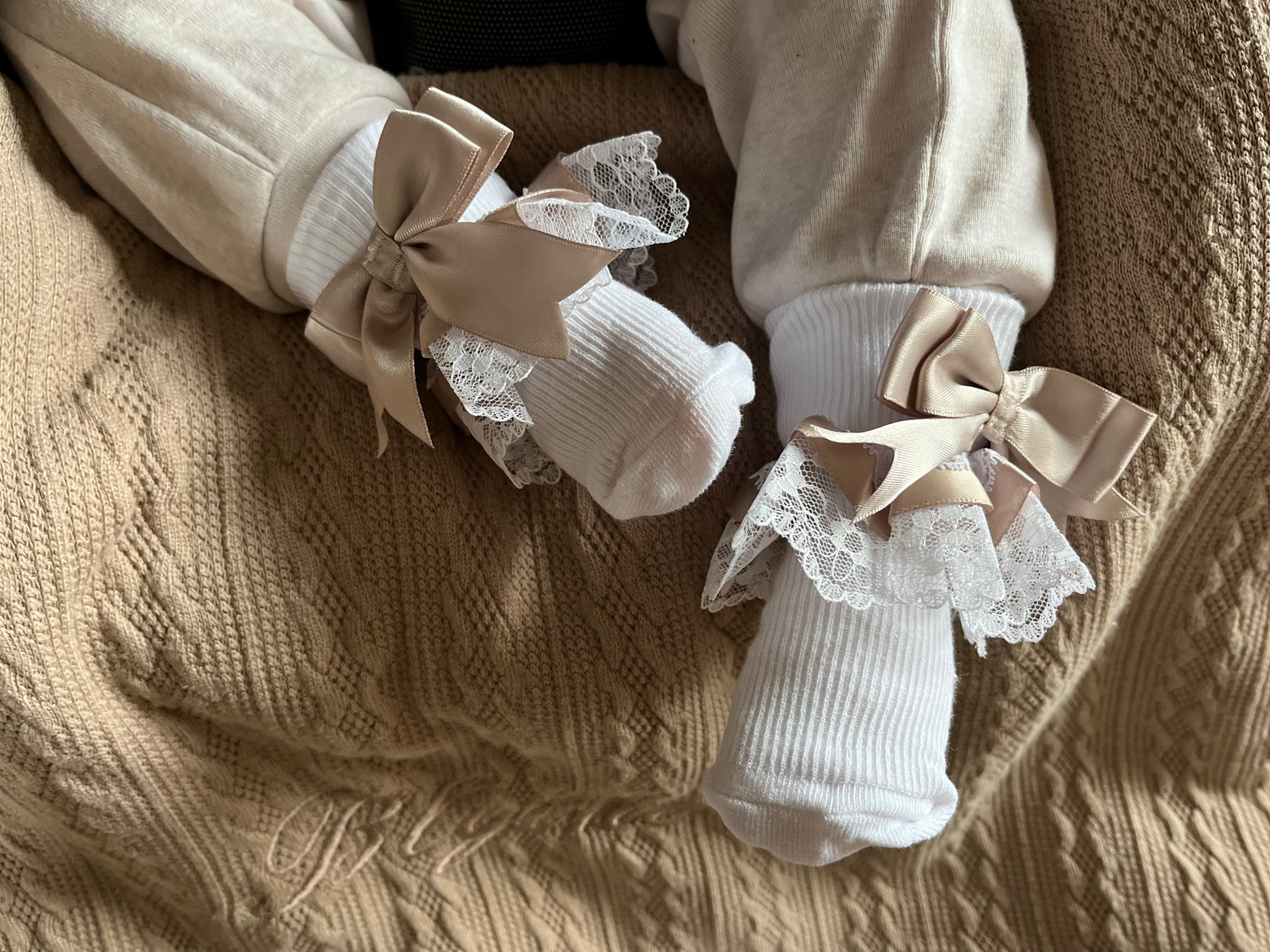 beautiful white lace bow baby socks