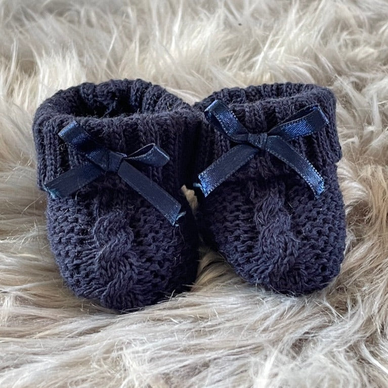 navy blue knitted baby booties with bow