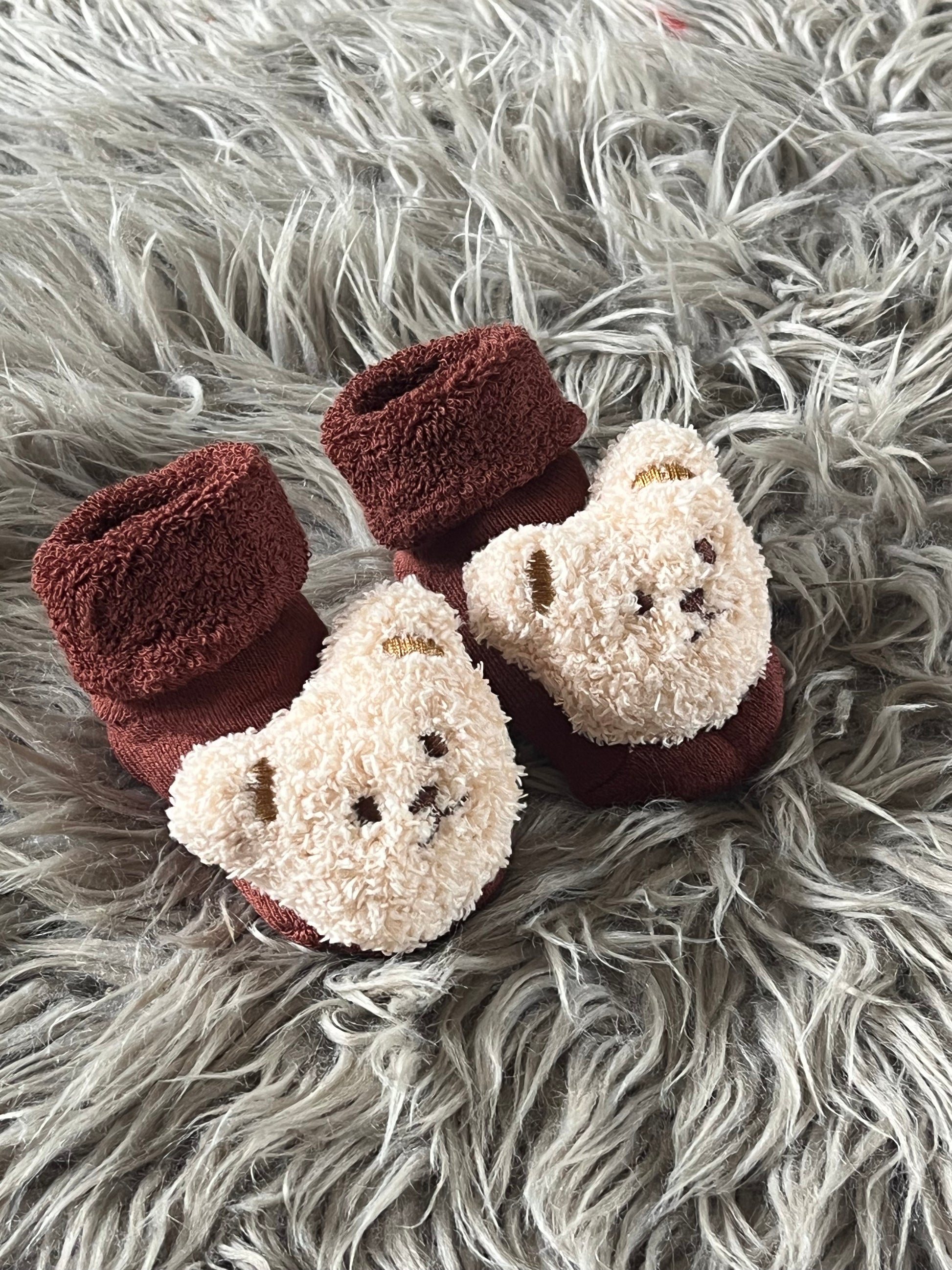 burgundy teddy bear knitted socks