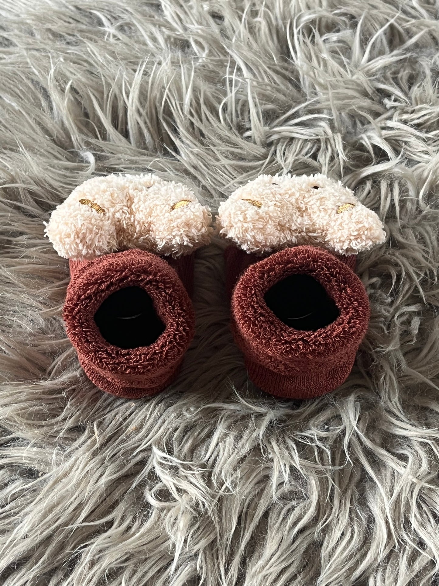 burgundy teddy bear knitted socks