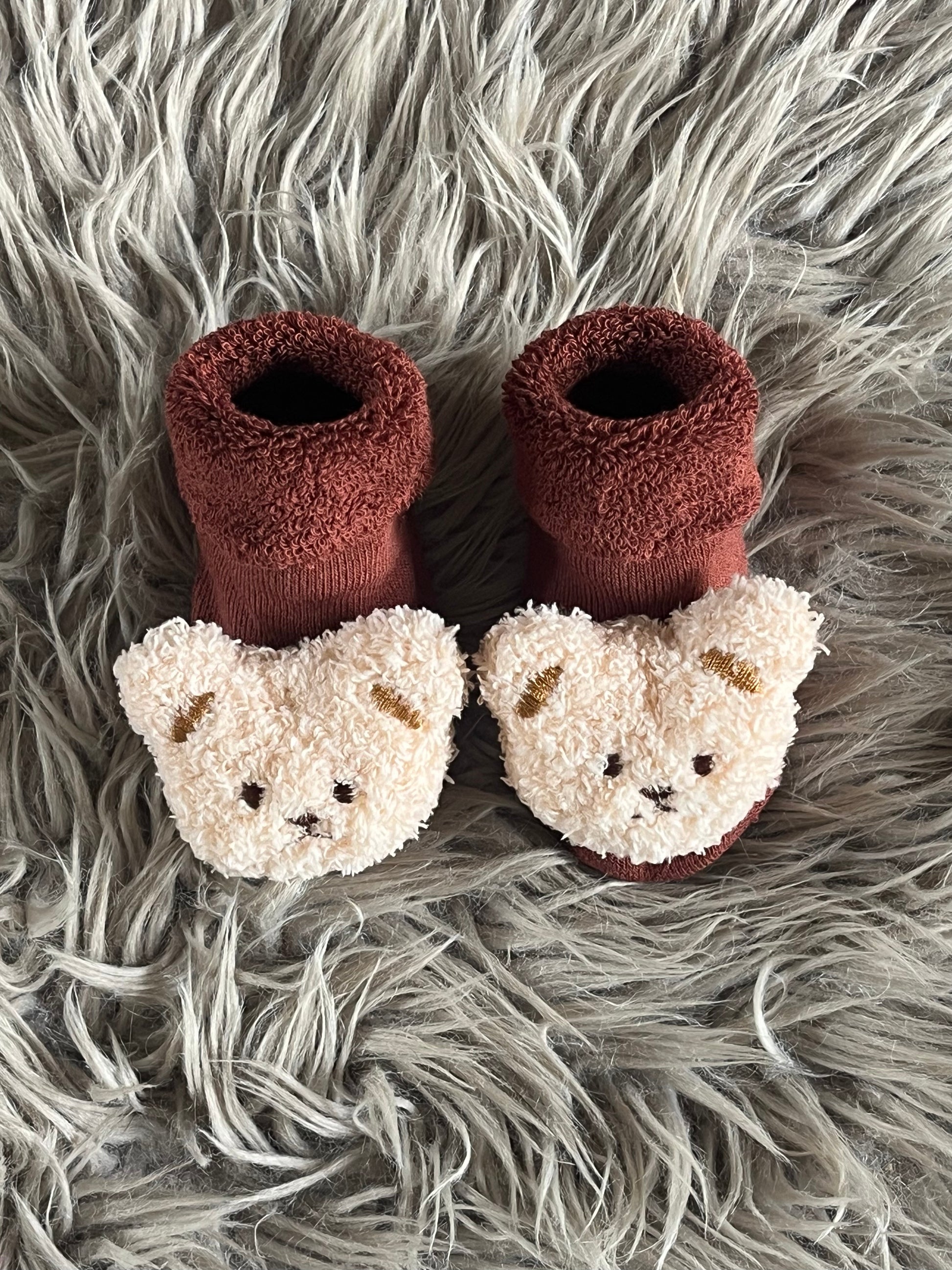 burgundy teddy bear knitted socks