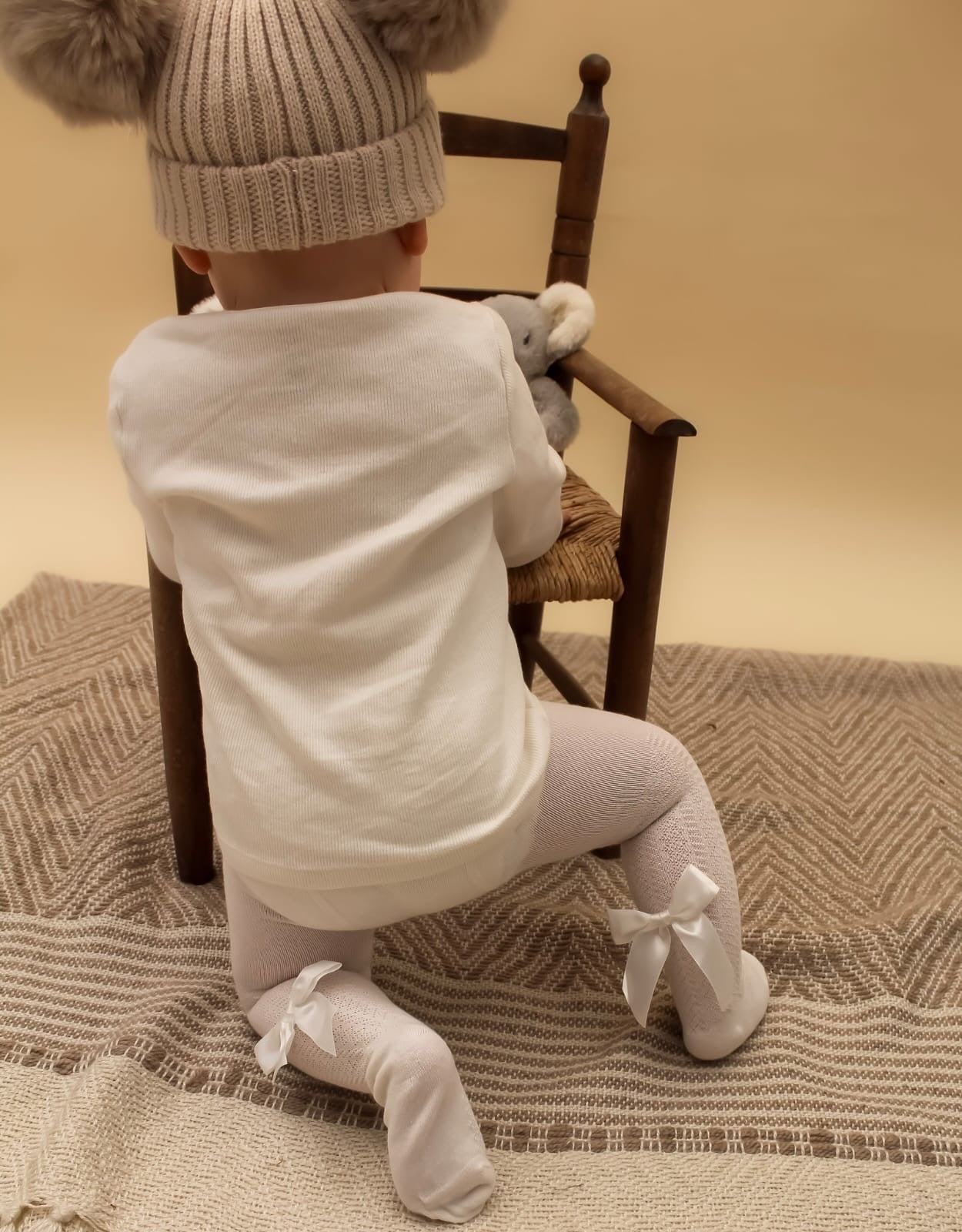 Neutral baby clothing winter hat and knitted bow tights